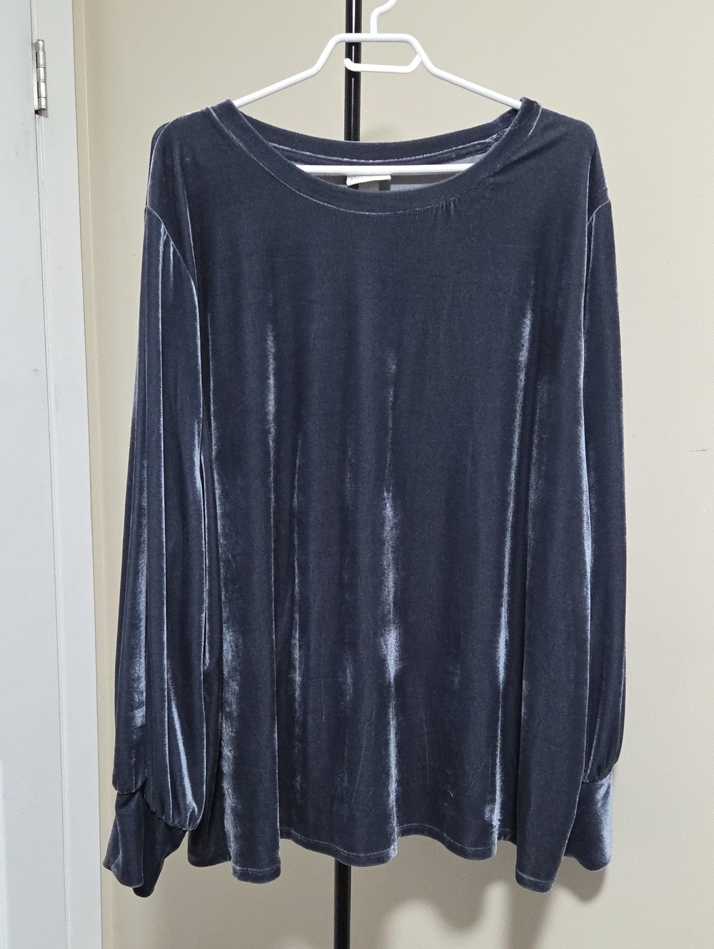 Nwt Ava & Viv Velvet Long Sleeve Top in Charcoal Gray